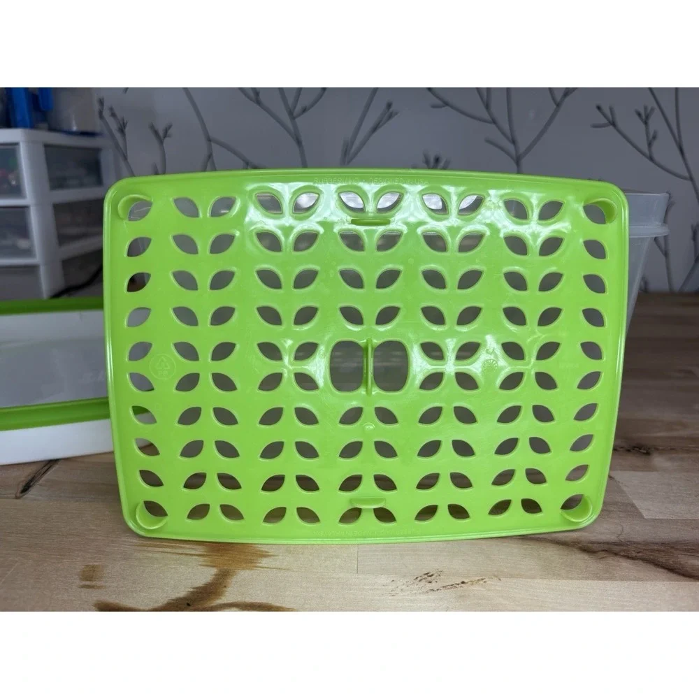 Rubbermaid Produce Saver Set 6.3 & 17.3 Cups Green White Vented Lid
